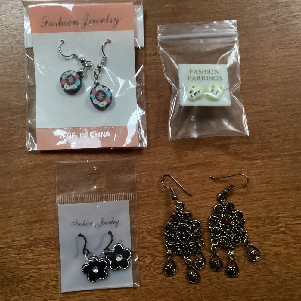 Fashion Jewelry/Earrings Bundle  New 4 pairs